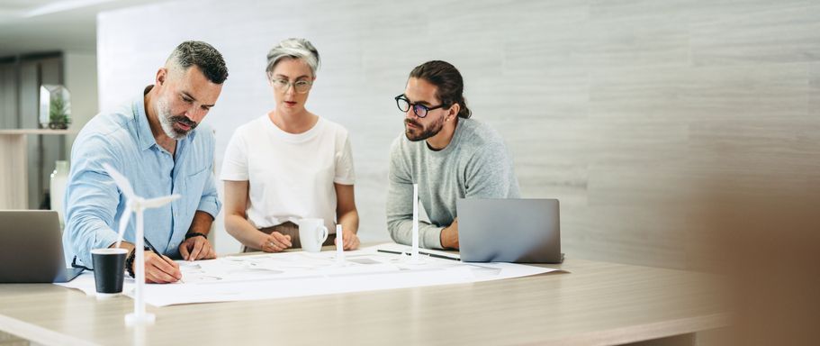 des conseillers spécialisés en matière de rachat ou vente d'entreprise en suisse accompagnent les entrepreneur(e)s dans leur projet de racht de fonds de commerce ou de parts sociales actions de société
